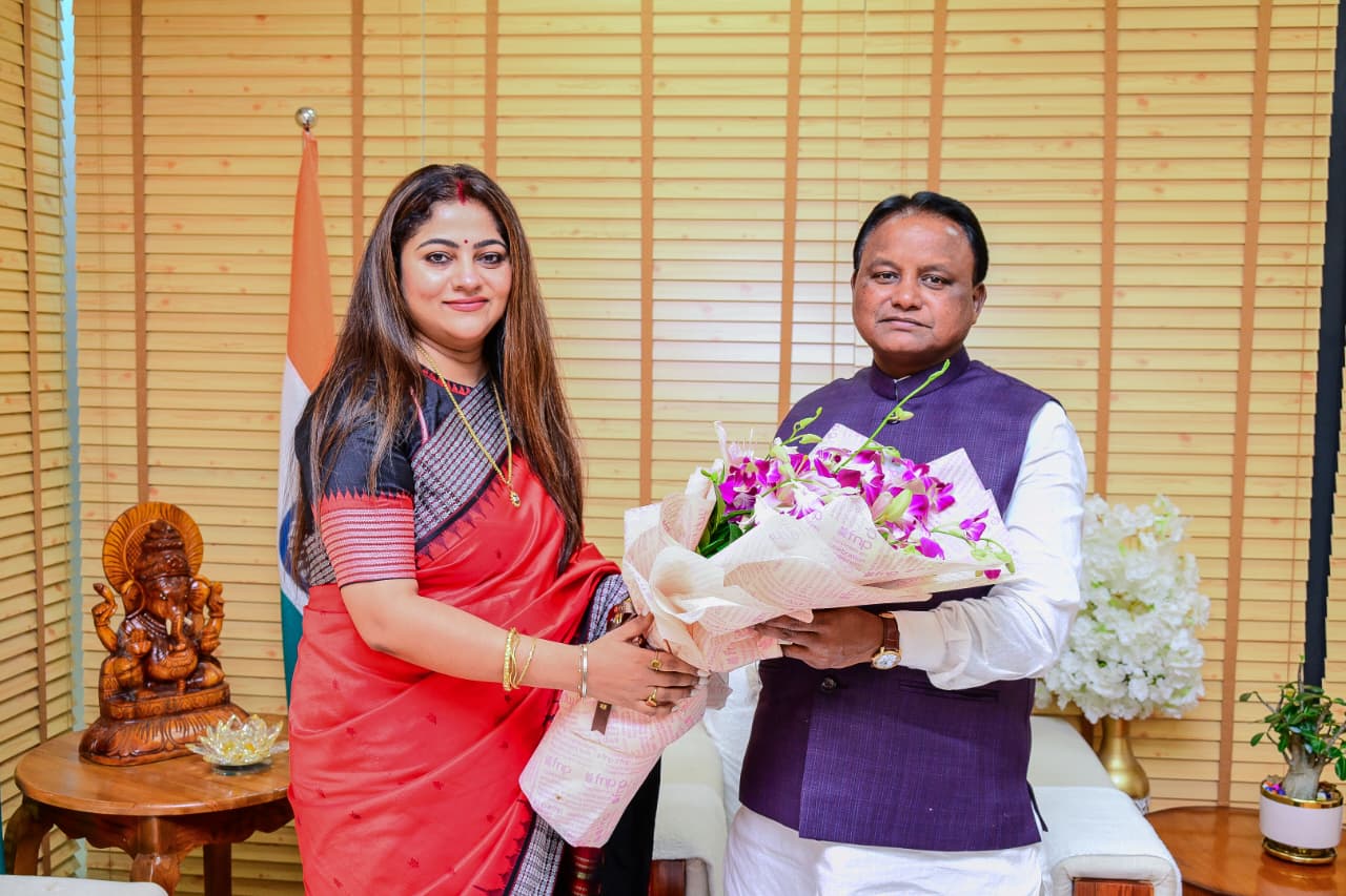 Lahari Producer Jhilik Bhattacharya Meets CM