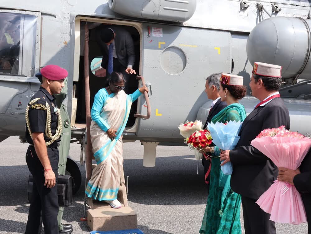 President Droupadi Murmu arrives in Manali, greets people at Rambagh Chowk
