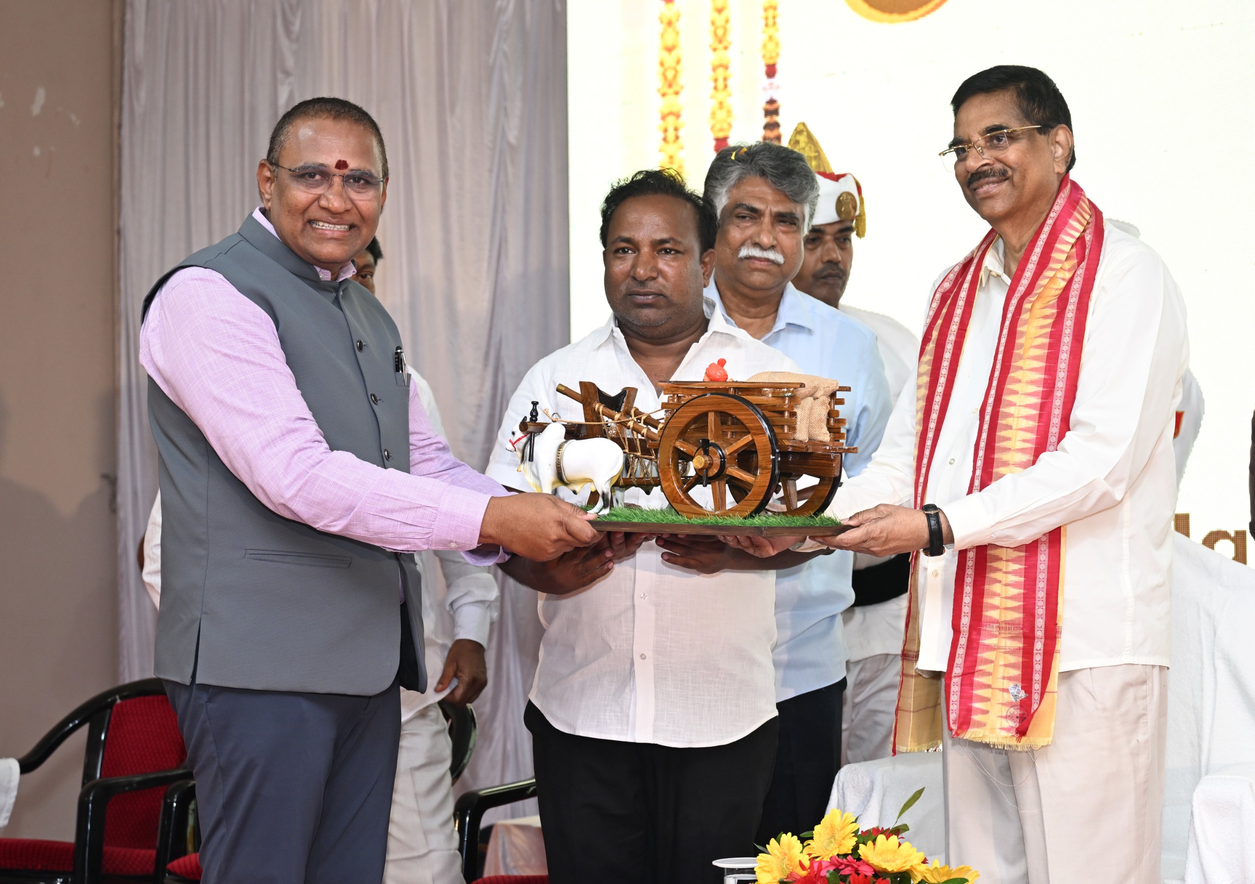 Governor attends Koshal Andhra Cultural Asso. Meeting