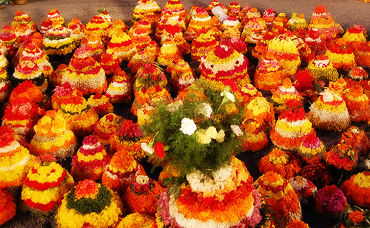 Today's Three-Quarter Flower Beauty Mudapappu Bathukamma